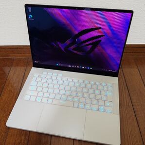ASUS ROG Zephyrus G14 GA403UI Ryzen9 8945HS 32GB 1TB RTX4070 OLED