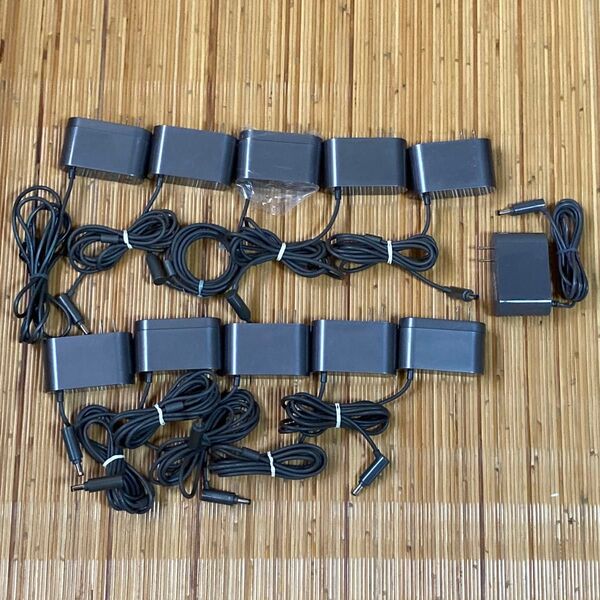 ダイソン純正充電器(おまけ付き)