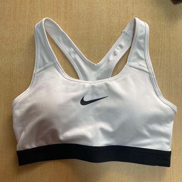 NIKE スポーツブラ ホワイト Mサイズ