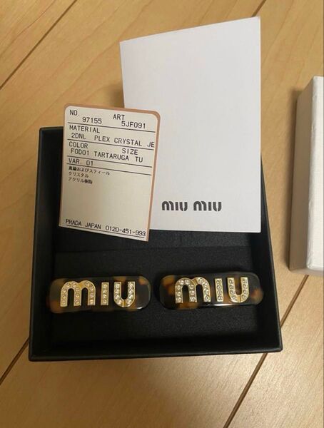 ミュウミュウ miumiu ヘアクリップ