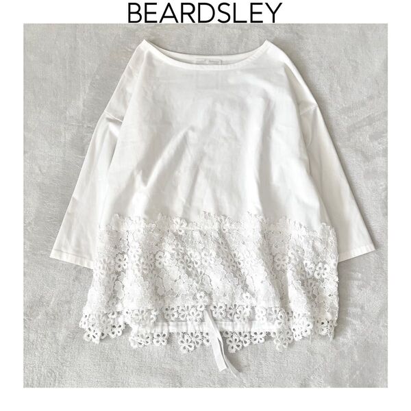 BEARDSLEY 裾レースブラウス ホワイト ビアズリー コットン 花 リボン ナチュラル プルオーバー カットソー