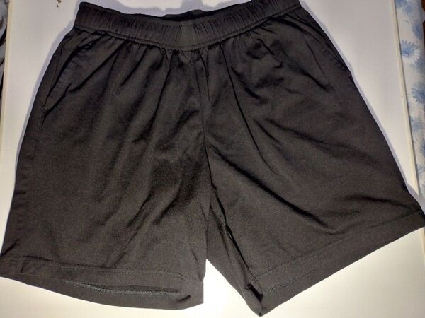 GU ACTIVE 黒 ショートパンツ M ウエストゴム 紐付き サイドポケット
