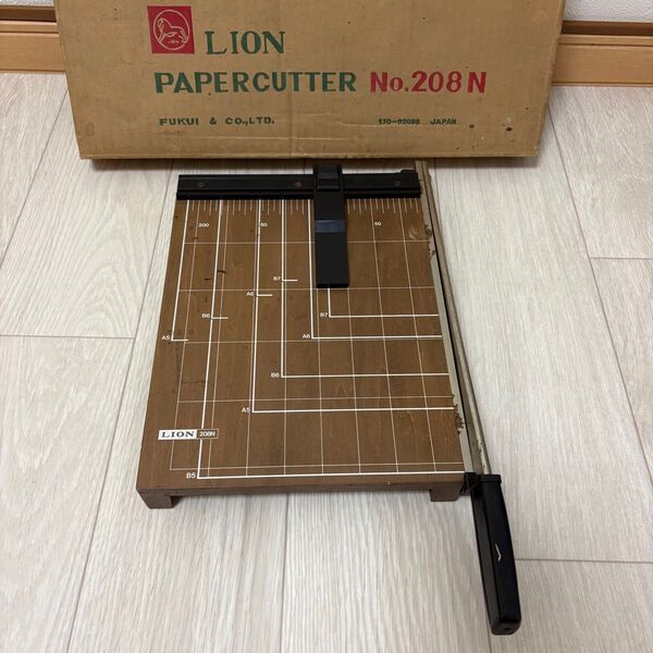 LION ペーパーカッター 208N 裁断機 昭和レトロ 日本製 木製 押切 B5 A5 ヴィンテージ ライオン事務器