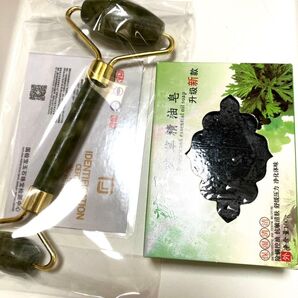 薬王石の石鹸と、美顔ローラーの2点セット