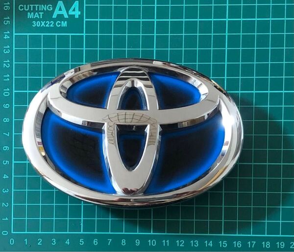 トヨタ純正 トヨタマーク フロントエンブレム 中古品