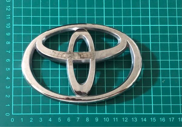 くトヨタ純正 トヨタマーク エンブレム 中古品