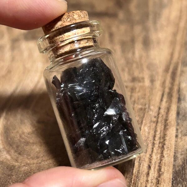 03. 北海道産 黒曜石 オブシディアン 原石 小瓶入り 天然石 鉱物標本