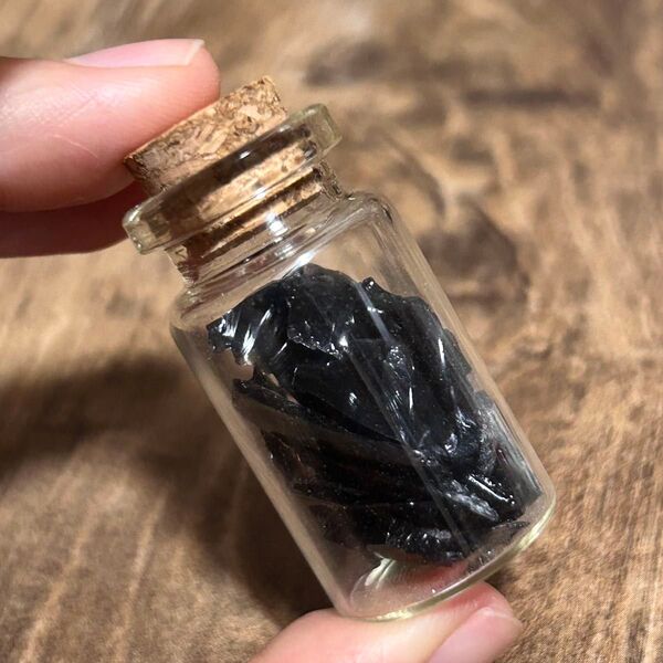 02. 北海道産 黒曜石 オブシディアン 原石 チップ 小瓶入り 天然石 鉱物標本