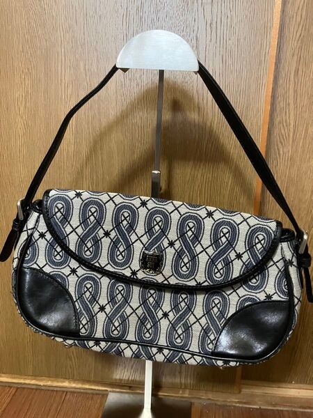【美品】ANNA SUI ショルダーバッグ ネイビー ハンドバッグ ロゴメタル総柄