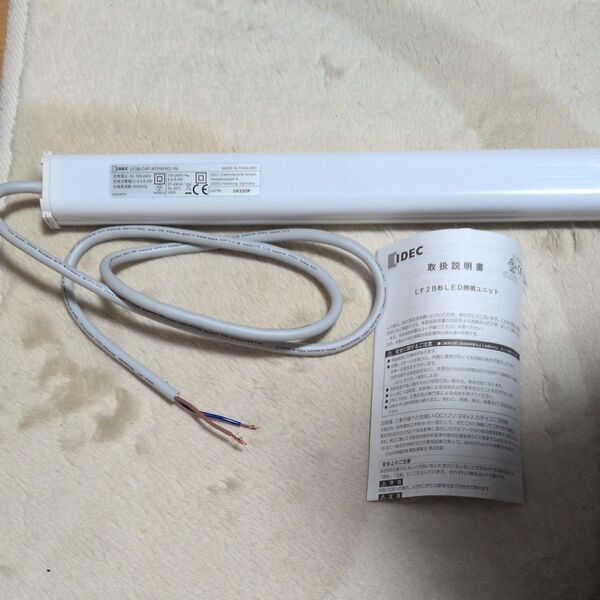 LED IDEC LF2B-C4P-ATHWW2-1M 1個