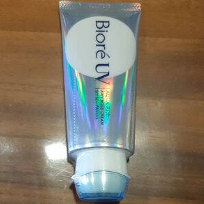 NEW 花王 ビオレUV呼吸感ベールUV アクアリッチエアリーホールドクリーム/1個