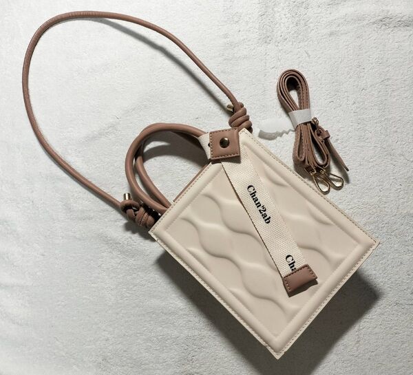 新品 SHEIN ミニジオメトリック エンボス スクエア ミニショルダーバッグ アイボリー