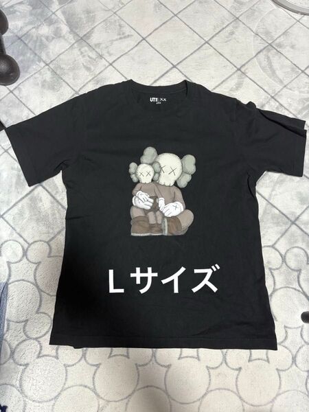 KAWS UNIQLO コラボTシャツ Lサイズ ブラック