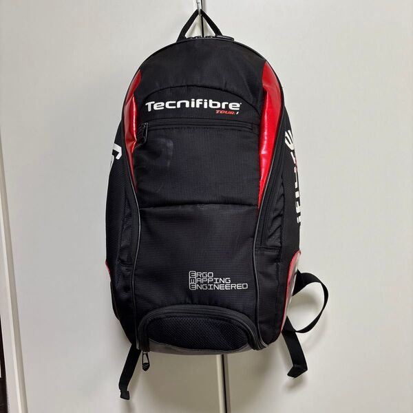 【週末お値下げ】Tecnifibre テニスバッグパック(ラケット2本収納可能)ブラック地+レッドライン+テクニファイバーロゴ入り