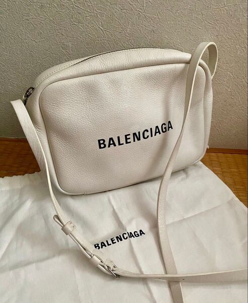 バレンシアガ balenciaga エブリデイ ホワイト ショルダーバッグ ロゴ