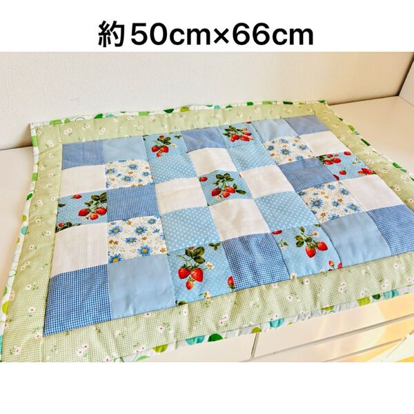 大きめパッチワークフリーマット キルトタペストリーいちご夏色 ハンドメイド 手作り