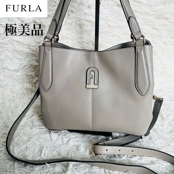 【極美品】FURLA フルラ ダフネ ショルダーバッグ 2wayバッグ ハンドバッグ グレージュ アーチロゴ ほぼ新品