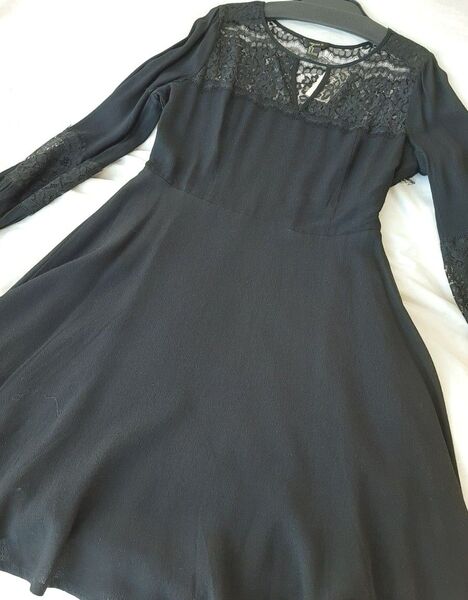 新品!FOREVER21 ワンピース 黒 レース ドレス