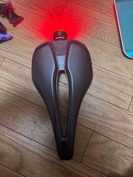 Giant Fleet SL カーボンサドル LEDライト付き