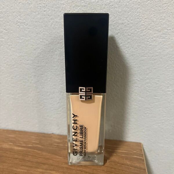 GIVENCHY ジバンシー プリズムリーブルグロウセラムファンデー