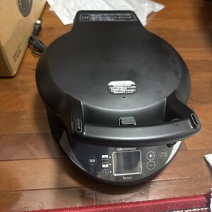 両面焼きホットプレート、頂き物です。写真撮るのため箱から出しました。 炊飯器