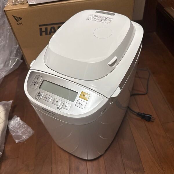 ホームベーカリー Panasonic SD-BMT2000,二回くらい使いました。ずっと自宅で保管してます。