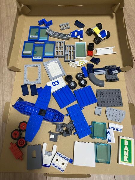LEGO 警察署 パーツ 部品 レゴ ブロック おもちゃ ポリス 壁パーツ 牢屋 ドア 窓 建物パーツ ①
