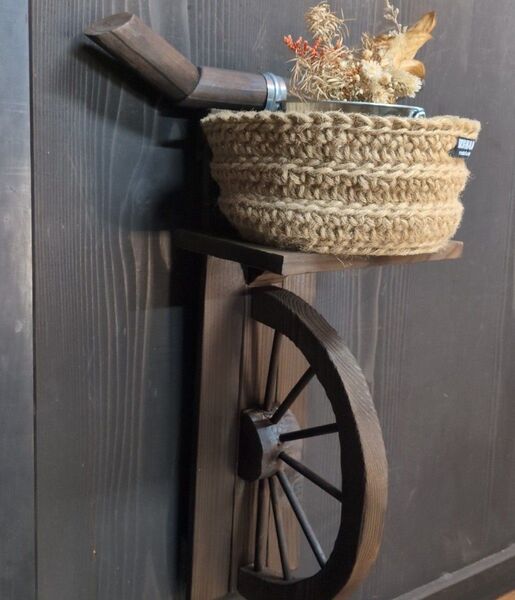 木製車輪 自転車 壁掛けプランターラック ハンドメイド ガーデン雑貨 浮造り風焼き加工