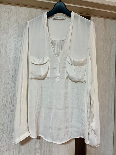 ZARA ザラ シャツブラウス.*フォーマル ホワイトシャツ Vネック トップス
