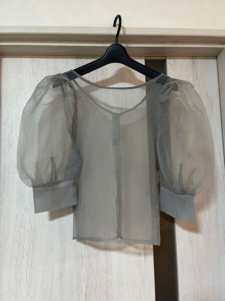 who's who Chico チコ バルーン袖 シースルートップスグレー シャツブラウス カーディガン