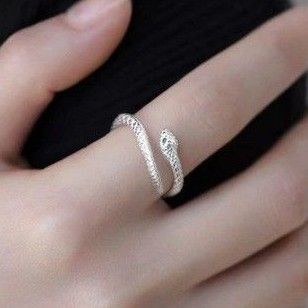 深いグリーンの瞳 スネーク リング シルバーアクセサリー 蛇 へび m72 シルバー 指輪