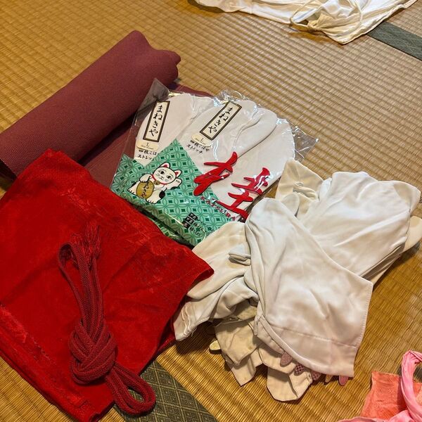 着物用品まとめ売り、中古、帯、足袋、帯揚げ、帯紐など。