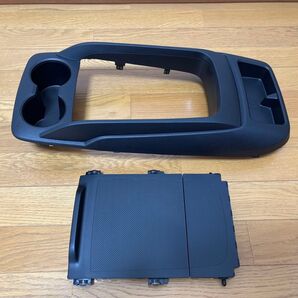 30アルファード コンソールボックスの蓋 美品 新車外し