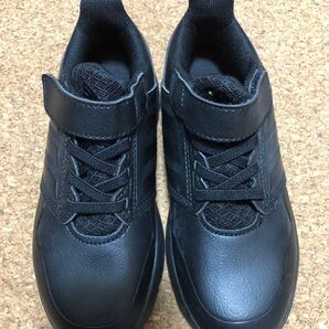 adidas ブラック スニーカー 19.0