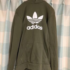 adidasオリジナルス トレフォイル パーカー カーキ