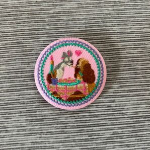 ディズニー 刺繍缶バッチ わんわん物語