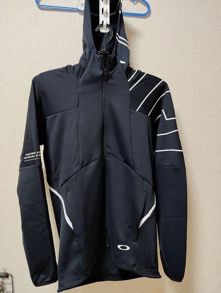 (未使用・新品)OAKLEY オークリー シンクロニズムジャケット トレーニングウエア 吸汗速乾 ストレッチ UVCUT パーカー