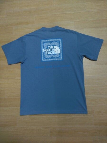 ノースフェイスTシャツ、背面バンダナ柄スクエアBoxロゴ半袖Tシャツ【メンズMサイズ】