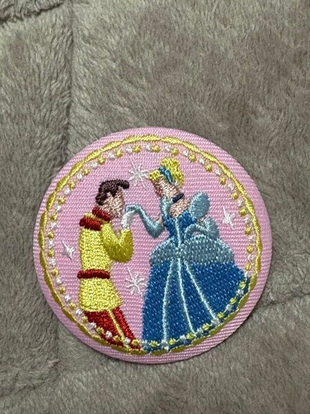 Disney Characters 刺繍 缶バッジ シンデレラ