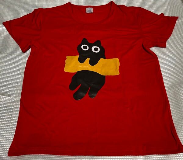 粘着テープで貼り付けにされた猫 Tシャツ Mサイズ ねこ ネコ 猫 (*ΦωΦ)