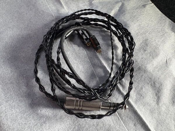 e☆イヤホン・ラボ/ イヤホンケーブルObsidian (イヤループ仕様) 2pin 4.4mm 5極 ストレート リケーブル