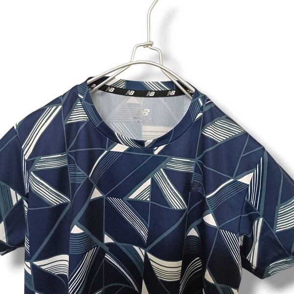 【走れそう】New Balanceニューバランス 半袖Tシャツ ネイビー 幾何学模様 M