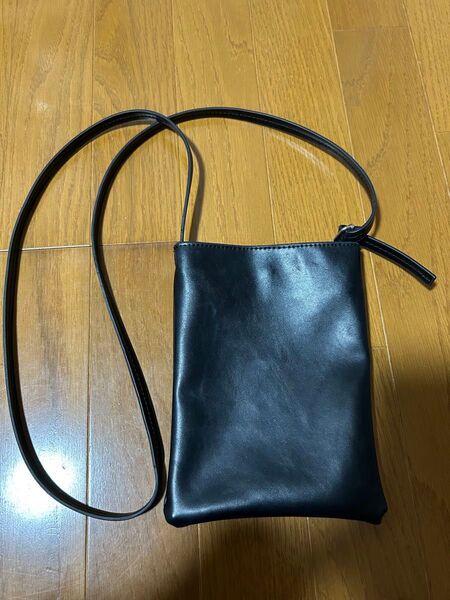 LOWRYS FARM サコッシュ