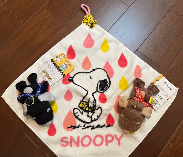【新品】スヌーピー SNOOPY ロゴリボンマスコット キーホルダー 2個セット 黒&茶 と ループ付きタオル