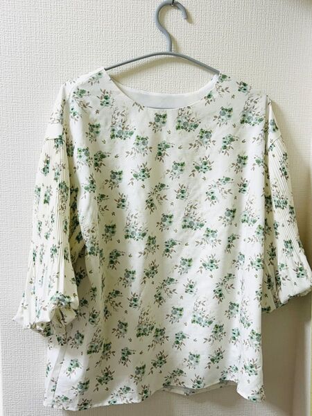 花柄ブラウス 五分袖 七分袖 春夏 上品 白 緑 ボタニカル