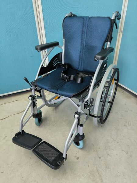 美品 ケアテックジャパン 自走式 アルミ製 折りたたみ 車椅子 ハピネス ブルー CA-10SU