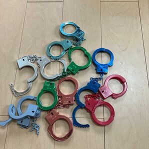 カラフルな手錠 まとめ売り おもちゃ コスプレ イベント