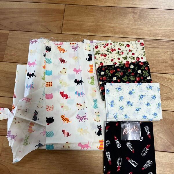 生地ハギレ5点セット 1点のみ訳あり 4点は新品 ハンドメイド 素材 生地 小花 苺 猫 新中古商品