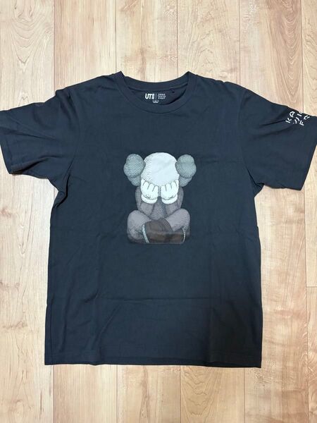 UNIQLO KAWS Tシャツ ユニクロ カウズ グレー 半袖Tシャツ プリント カウズ L