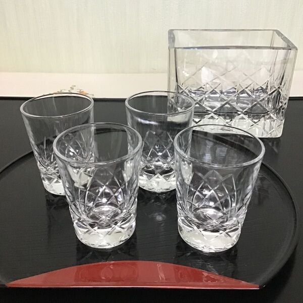 ぐい呑み お猪口 冷酒杯 ミニグラス 4客 ガラス小物入れ フラワーベース